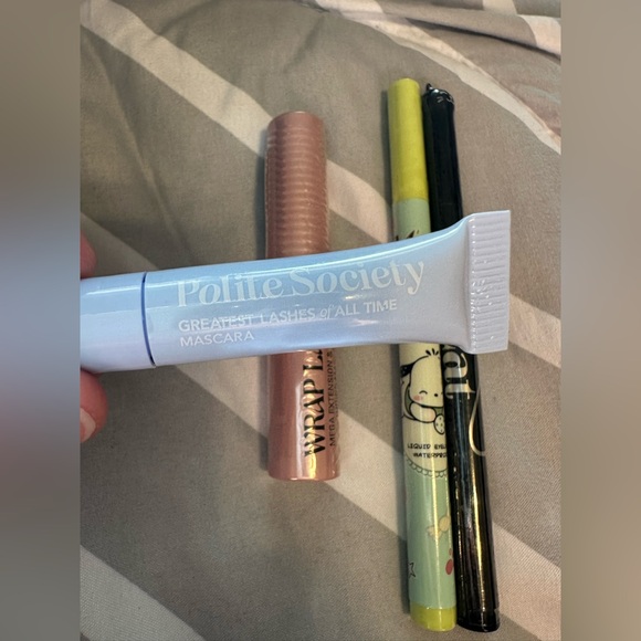 Makeup bundle - Picture 2 of 5